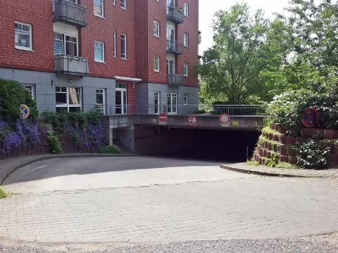 Eingang Zur Tiefgarage Im Blumberger Park (2)