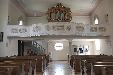katholische Pfarrkirche St. Jakobus der Ältere in Elbersroth, einem Stadtteil von Herrieden im Landkreis Ansbach in Mittelfranken (Bayern)