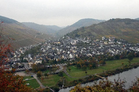 Enkirch Mosel River01