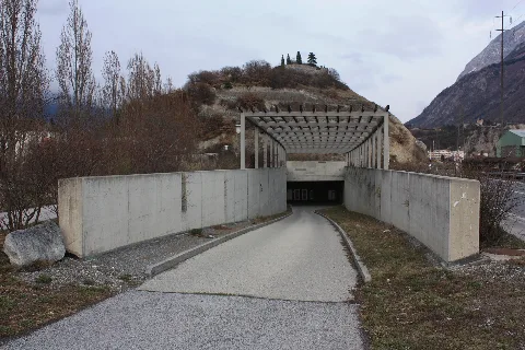 Entrée De Service Du Tunnel De Sierre