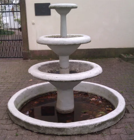 Ev Kirche Neuhausen Brunnen