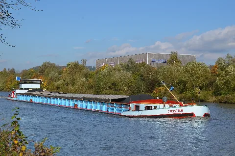 Even On Sunday Coaltransport At The Saarriver, With A Villeroy And Boch Warehouse Behind Panoramio