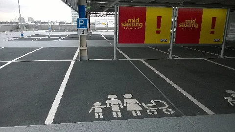 Familienparkplatz Ikea