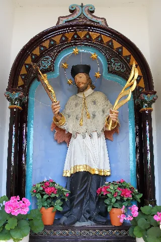 Figur Johannes Nepomuk In Einer Wegkapelle In Klein Pöchlarn 2015 08