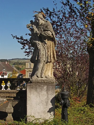 Figurenbildstock Johannes Nepomuk Bei Der Dreifaltigkeitssäule In Waidhofen An Der Thaya
