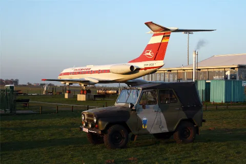 Flugplatz Magdeburg Mit Tu 134 Und Uaz 469