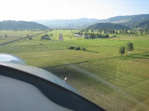 Flugplatzschaenispiste34 20100605 Martinsteiger Ccbysa 001