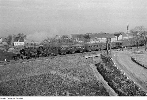Fotothek Df Roe Neg 0006199 022 Blick Von Der Seite Auf Einen Fahrenden Personen