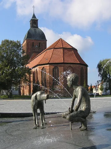 Fountain And St Mary's Church In Rdg 1