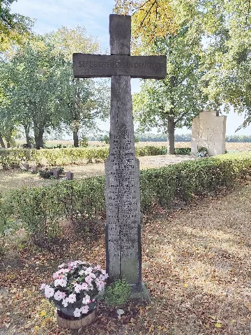 Friedhof Wassel, Holzkreuz 9.4.1945