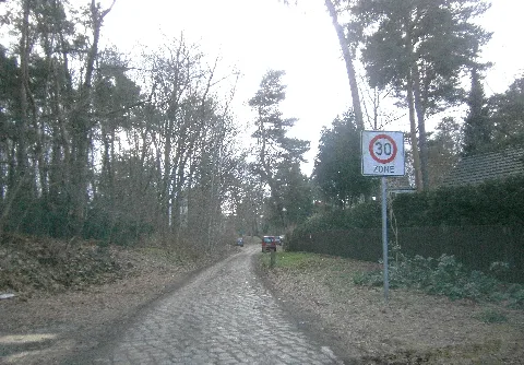 Frohnau Hambacher Weg S152.63185°N 13.30298°E