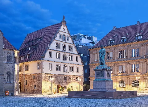 Fruchtkasten Und Schillerdenkmal
