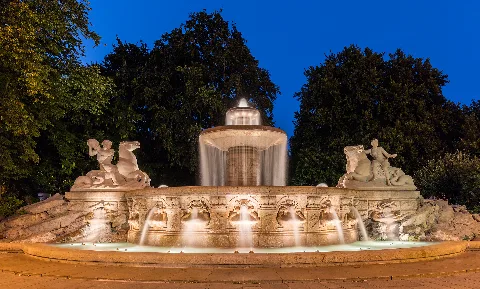 Fuente Wittelsbacher, Plaza Lenbach, Múnich, Alemania, 2015 07 04, Dd 07 09 Hdr