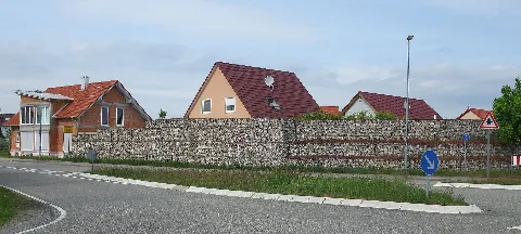 Gabioneschallmauer