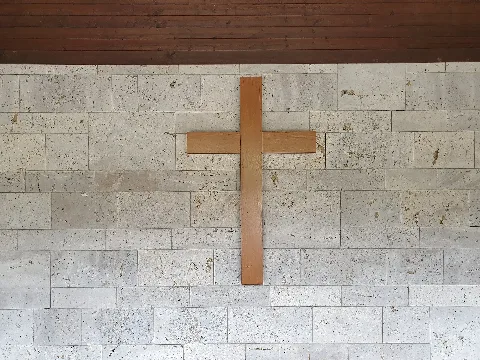 Gächingen Friedhof Aussegnungshalle (Kreuz)