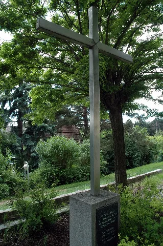 Gedenkkreuz Kriegsopfer Holzknechtstrasse Dsc7643B