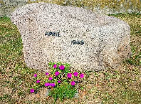 Gedenkstein April 1945 In Lorenzkirch