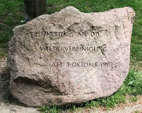 Gedenkstein Hermann Wundrich Platz (Lichtr) Wiedervereinigung