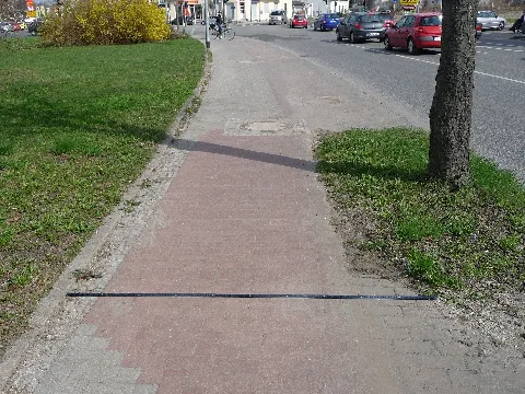 Gehwegradweg Nordseite Potsdamer Straße, Engstelle Am Straßenbaum Panoramio