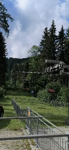 Ger — Bayern — Oberbayern — Landkreis Traunstein — Marktgemeinde Marquartstein — Niedernfels — Schlossstr. 46 (Hochplattenbahn · Talstation) Mattes 2022 05 21