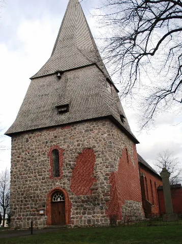 Gleschendorf Feldsteinkirche Turm W