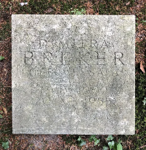Grabstein Dimitra Breker (13. Iv. 1902 – 20. Xii. 1955) In 2019