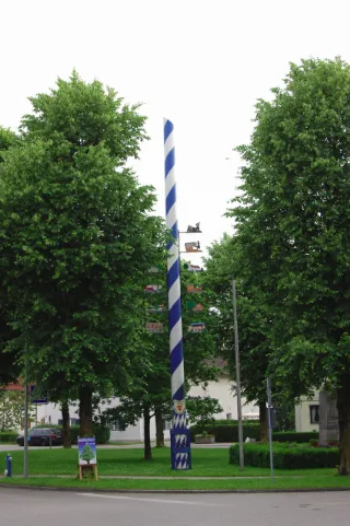 Grasbrunn Maibaum Geo.hlipp.de 11377