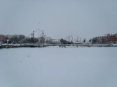 Greifswald Museumshafen Fußgängerbrücke Ryck Zugefroren January 2010 Sl273494