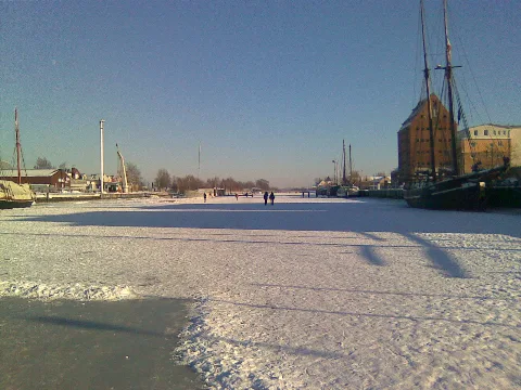 Greifswald Museumshafen Ryck Zugefroren January 2010 Bild093