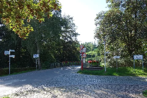 Grötzingen (Aichtal) Schilderwald An Der Aichbrücke