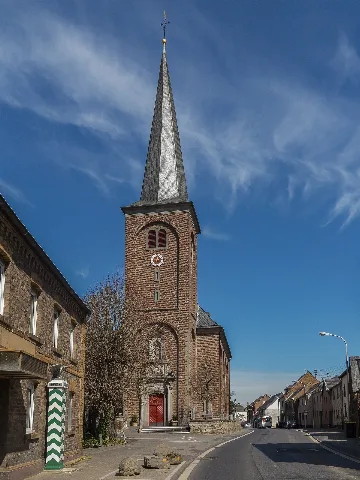Gross Vernich, Kirche Heilig Kreuz Dm85 Foto7 2015 04 17 12.34