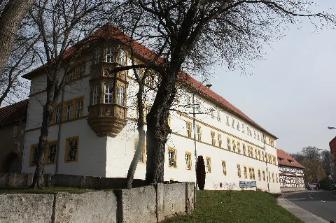 Großenbehringen (Hörselberg Hainich), Das Schloss (Vorderseite)