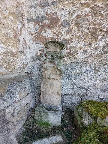 Grossenehrich Sankt Crucis Historischer Grabstein A Maerz 2025