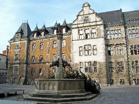 Güntherbrunnen Vor Dem Gerichtsgebäude Panoramio