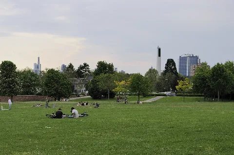 Günthersburgpark (Derhexer) 2012 05 11 02