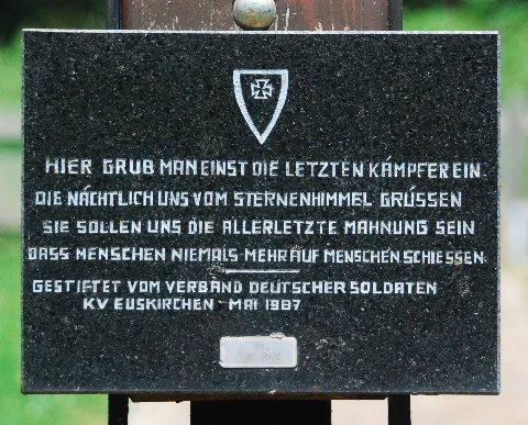 Guentherz 2010 07 17 0107 Semmering Soldatenfriedhof Friedhofskreuz Tafel