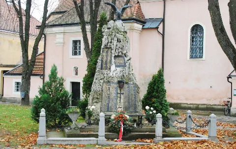 Guentherz 2010 11 13 0016 Orth An Der Donau Kriegerdenkmal