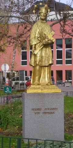 Guentherz 2010 11 13 9650 Wien13 Kardinal Koenig Platz Johannes Nepomuk