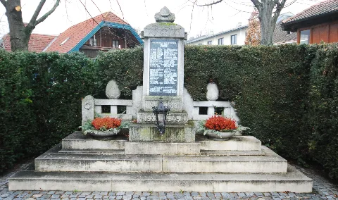 Guentherz 2011 02 19 0042 Laab Im Walde Kriegerdenkmal