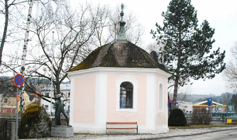 Guentherz 2011 03 19 0036 Zwettl Johannes Nepomuk Kapelle Kriegerdenkmal