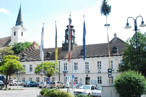 Guentherz 2011 05 18 0054 Hollabrunn Hauptplatz Rathaus