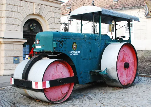 Guentherz 2012 12 01 0271 Stockerau Henschel Motor Dreiradwalze
