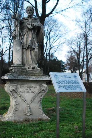 Guentherz 2012 12 01 0282 Stockerau Josef Wolfik Straße Statue Johannes Nepomuk