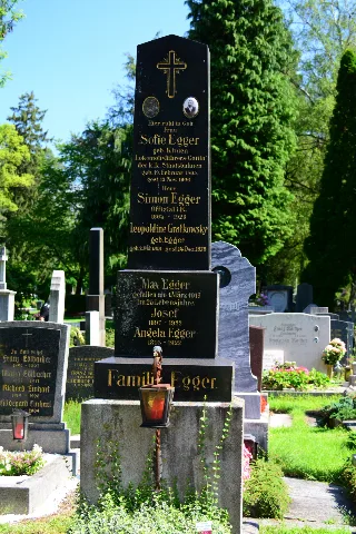 Guentherz 2015 06 26 Salzburg Stadt (9) Kommunalfriedhof Grabstein Egger