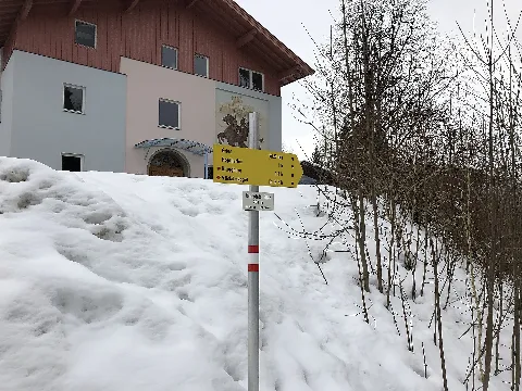 Guidepost Dorfplatz Itter