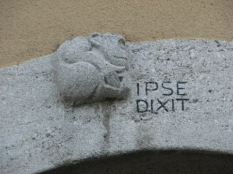 Gymnasium Alpenstrasse Eingangstor, Affe 1