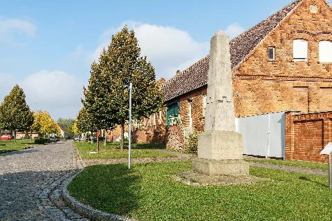 Haemerten Preussischer Ganzmeilenobelisk 933 02