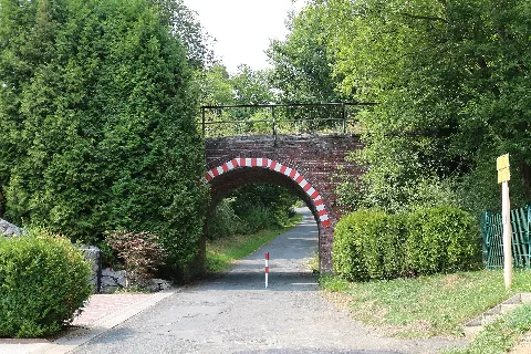 Haiger Eisenbahnbrücke Ziegeleistraße O. Nr. (Kd.he 161976 1 08.2015)