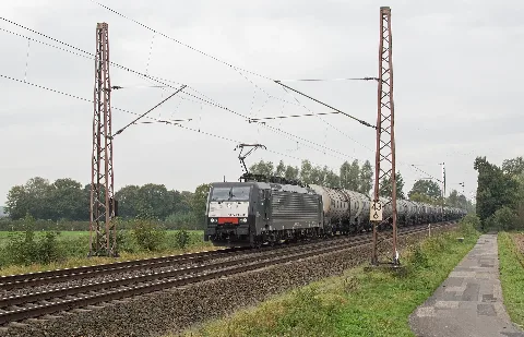 Haldern 189 119 Met Ketelwagens (15512452165)