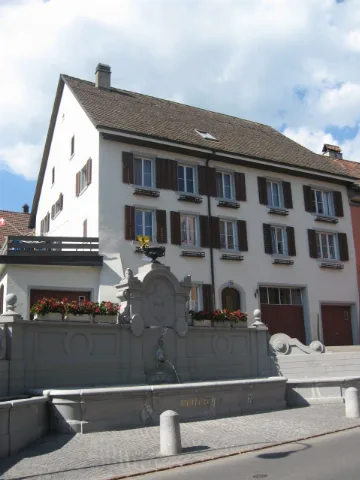 Hallau Brunen Panoramio